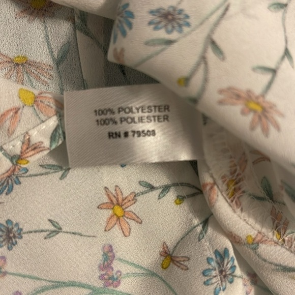 Violet + Claire women’s M. White & blues, pinks, yellows, & greens Floral Blouse - Picture 10 of 12